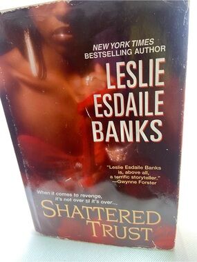 Leslie Esdaile Banks — Shattered Trust (Red Cover)